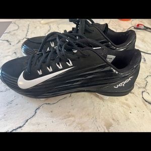Mens metal cleats.